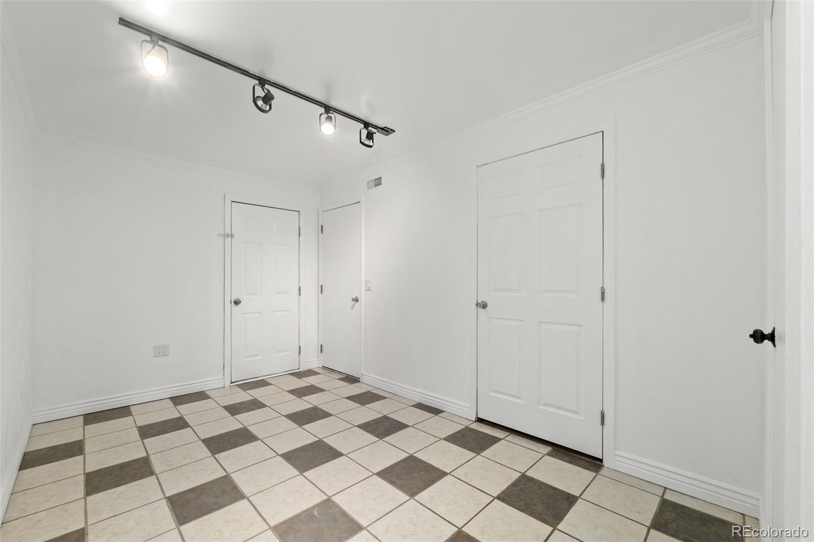 1811 S Quebec Way Unit: 17