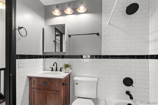 1811 S Quebec Way Unit: 17