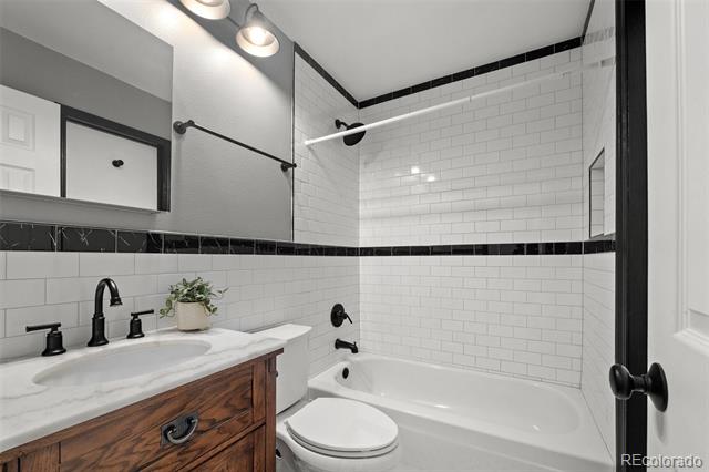 1811 S Quebec Way Unit: 17