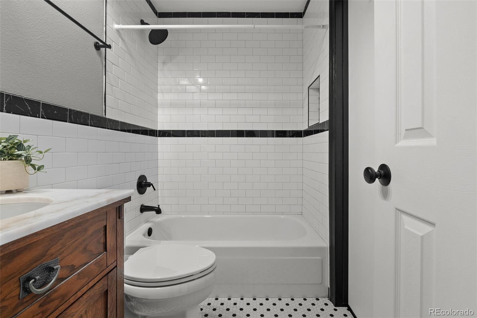 1811 S Quebec Way Unit: 17