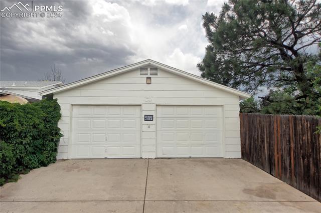 1118 N Chelton Road