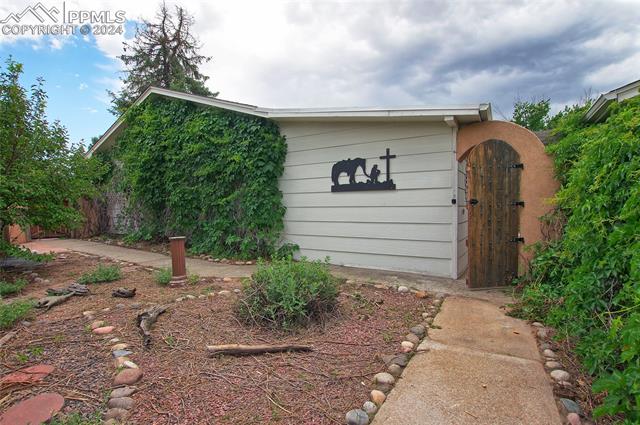 1118 N Chelton Road