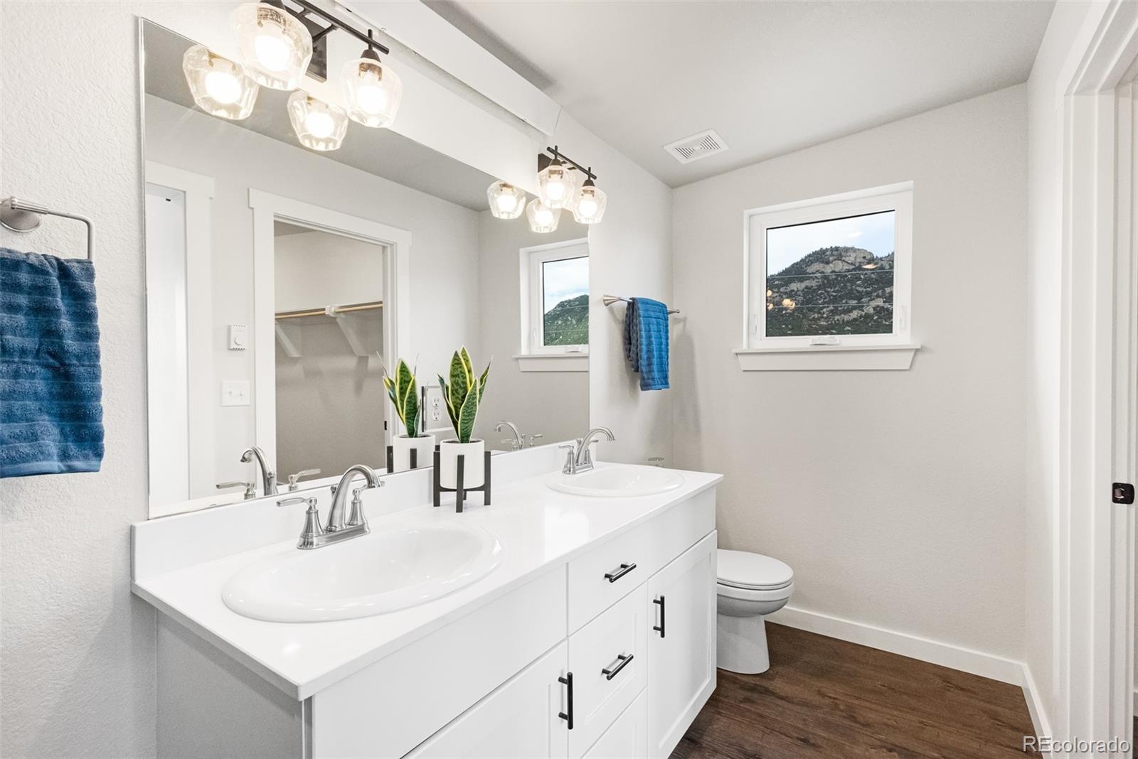 573 N Railroad Street