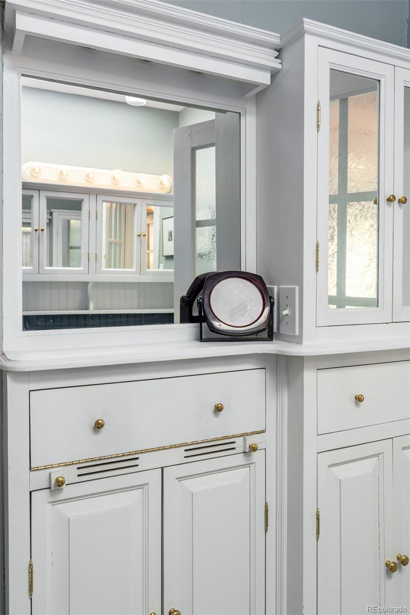 4424 W Hayward Place