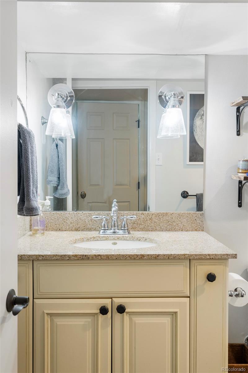 4424 W Hayward Place