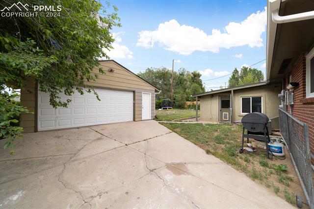 516 Acoma Drive