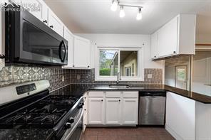 516 Acoma Drive