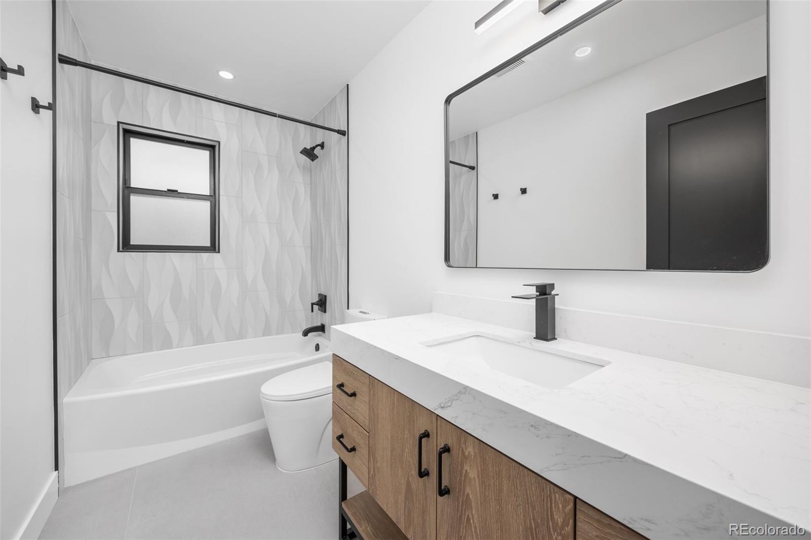 5315 E Dakota Avenue