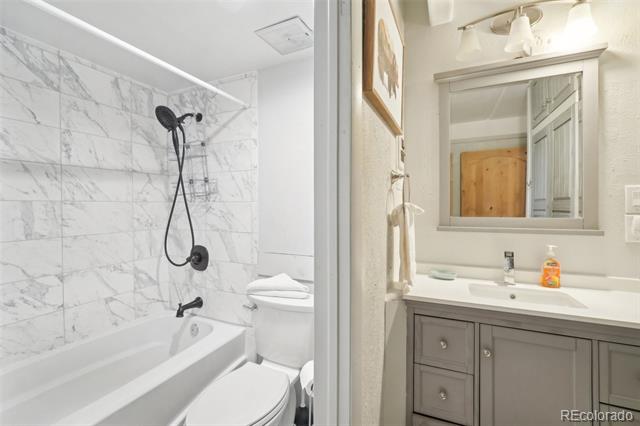 220 E La Bonte Street Unit: 3