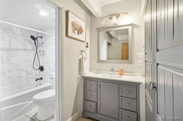 220 E La Bonte Street Unit: 3