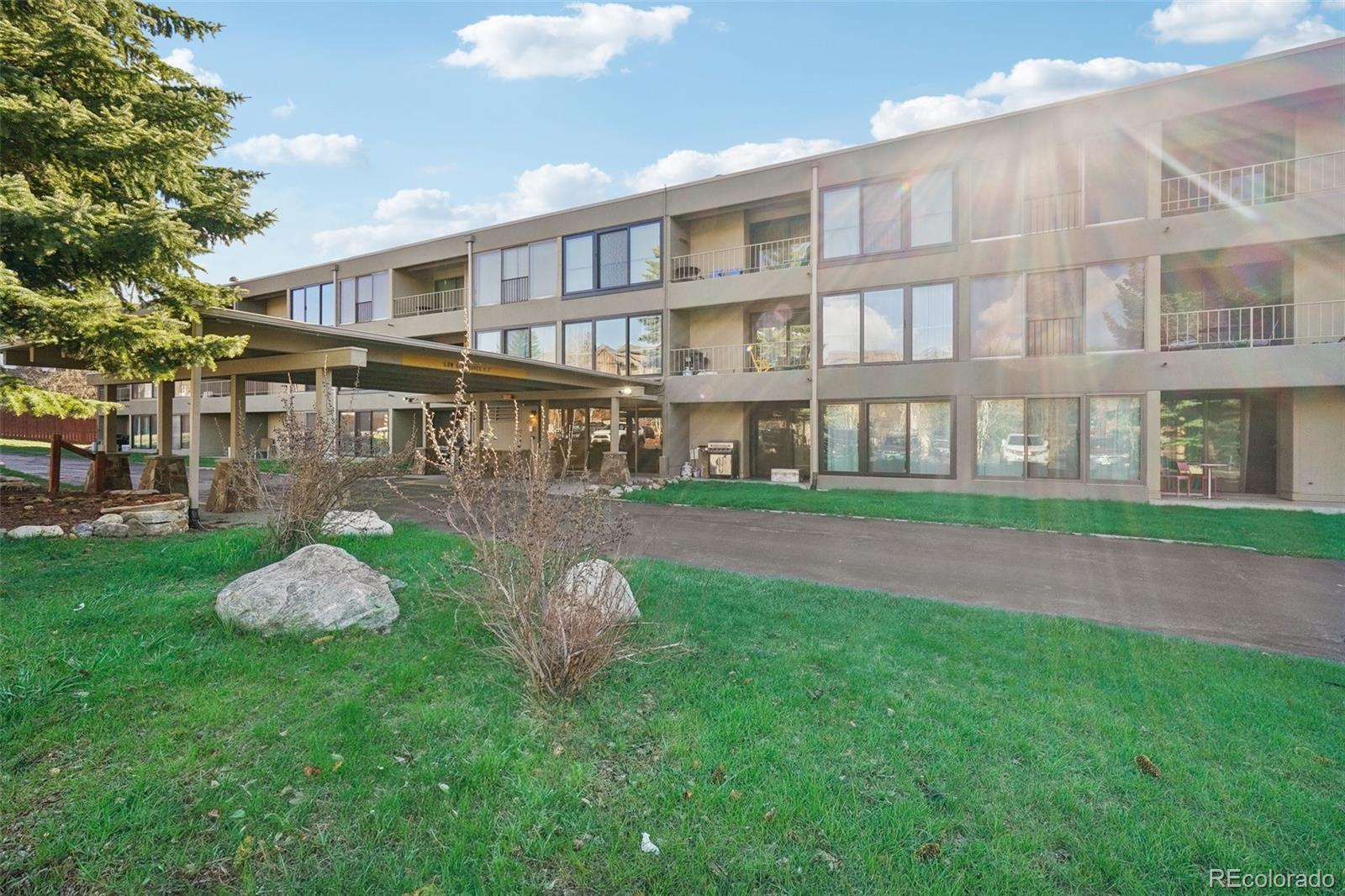 220 E La Bonte Street Unit: 3
