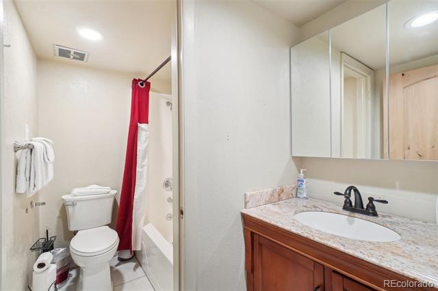 220 E La Bonte Street Unit: 3