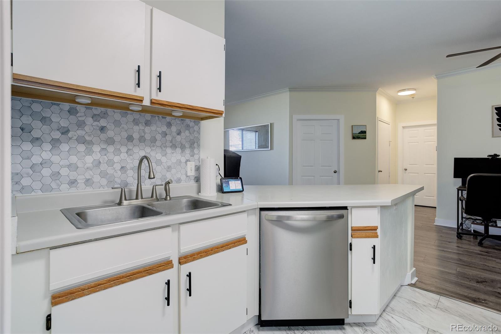 6005 Castlegate Drive Unit: B15
