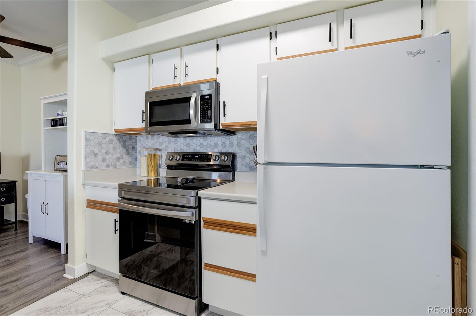 6005 Castlegate Drive Unit: B15