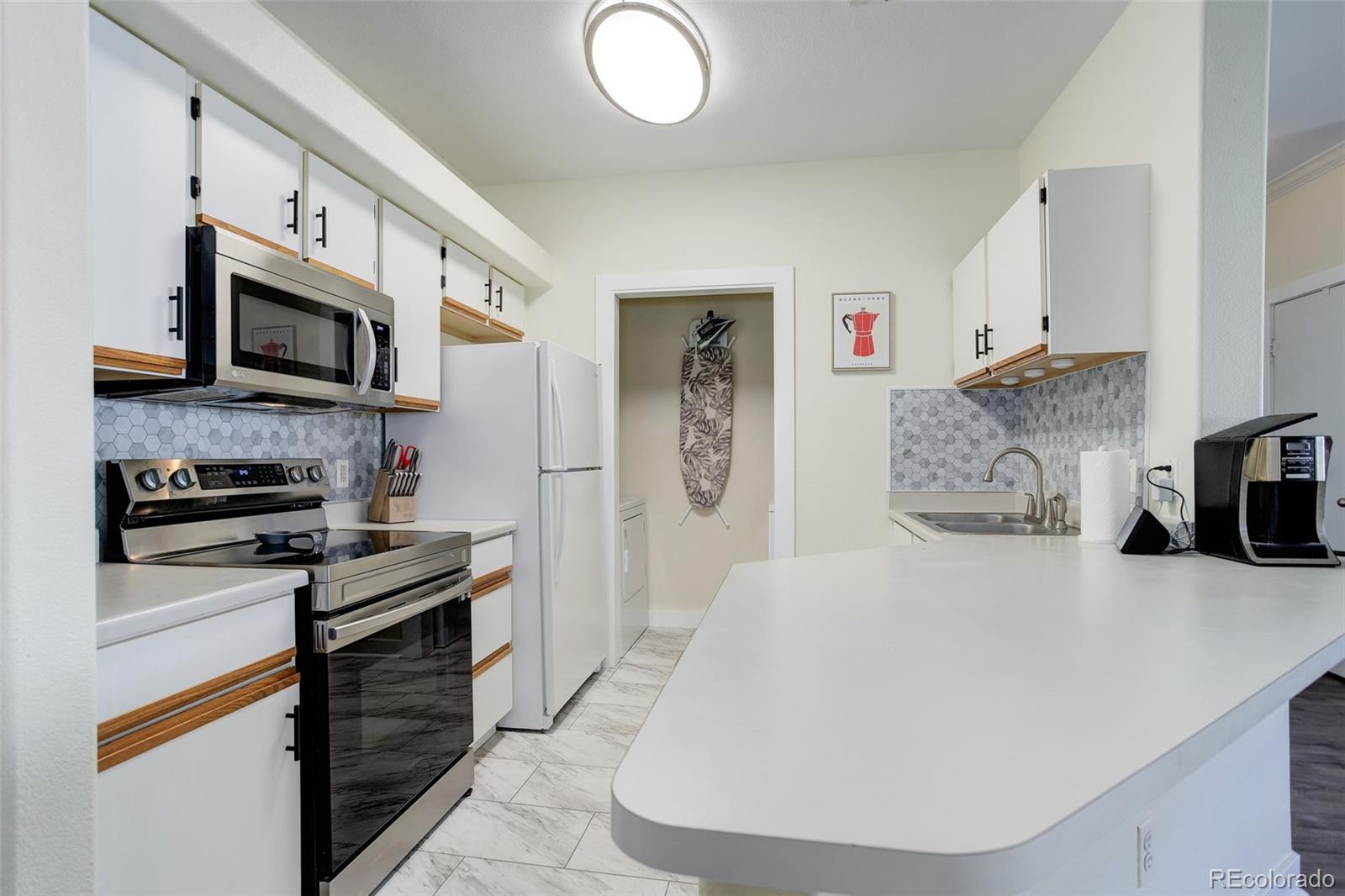 6005 Castlegate Drive Unit: B15