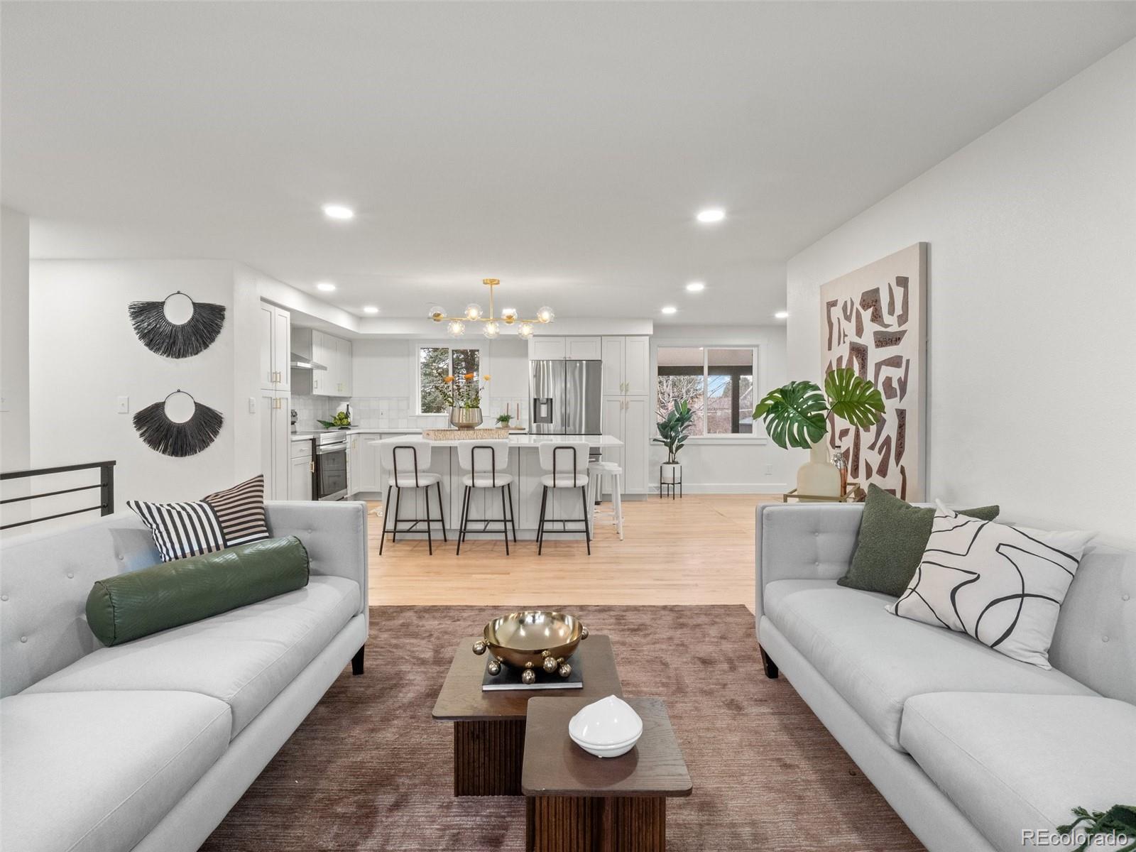 2723 S Knoxville Way