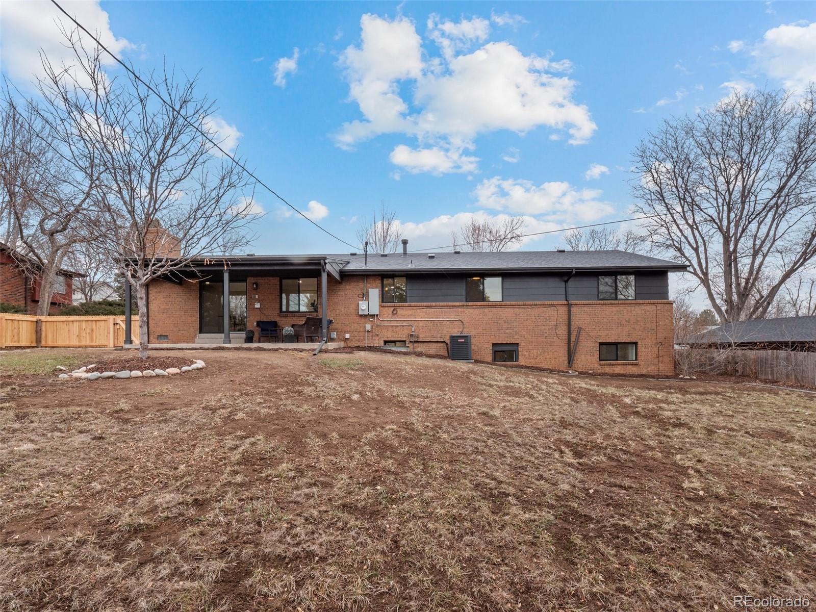 2723 S Knoxville Way