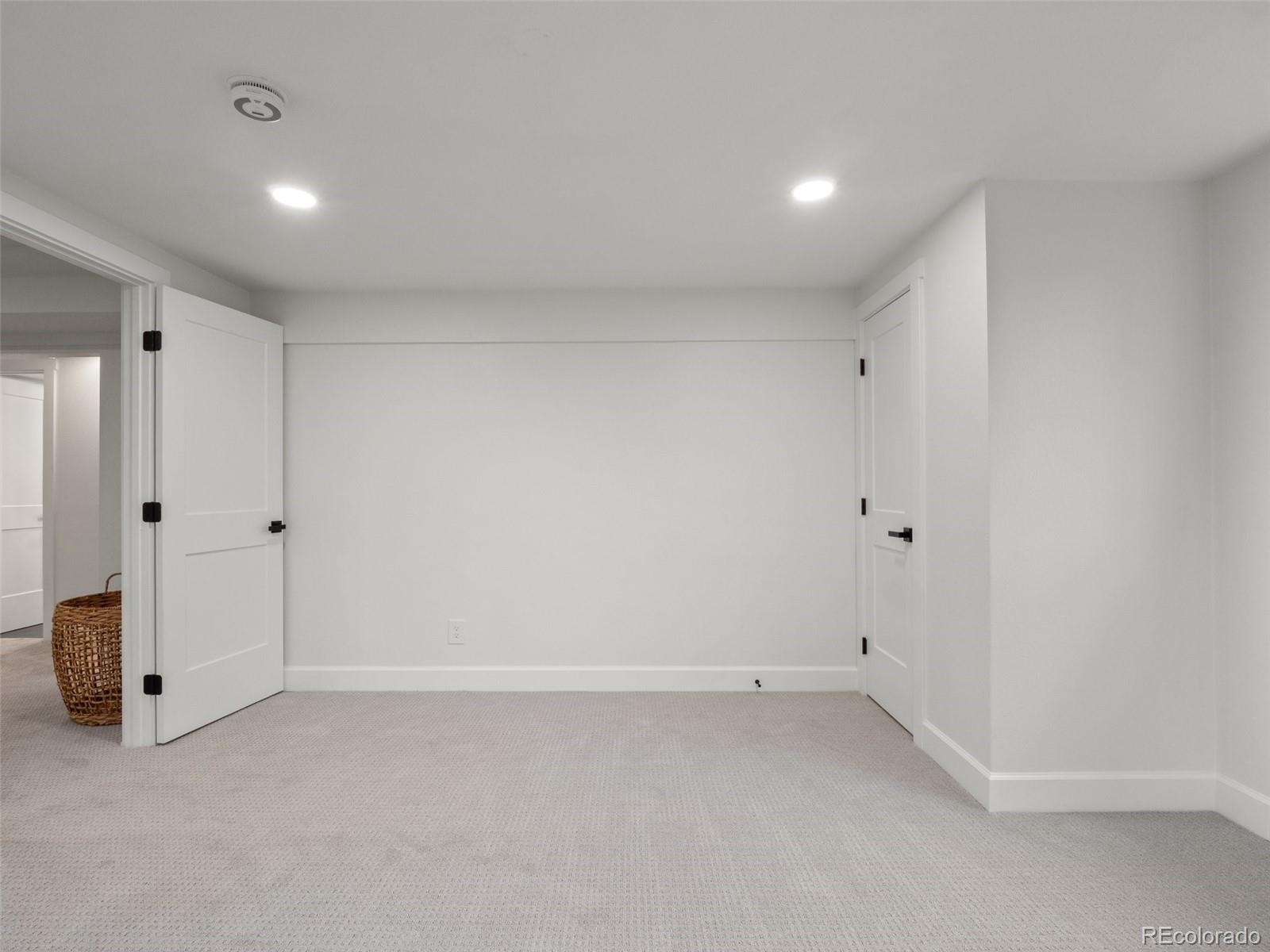 2723 S Knoxville Way