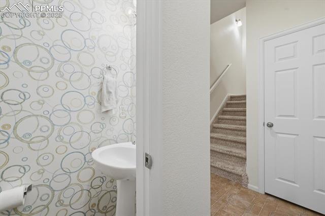 5537 Cross Creek Drive