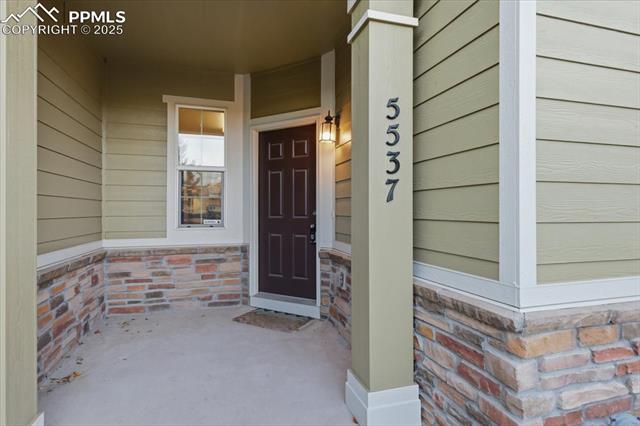 5537 Cross Creek Drive