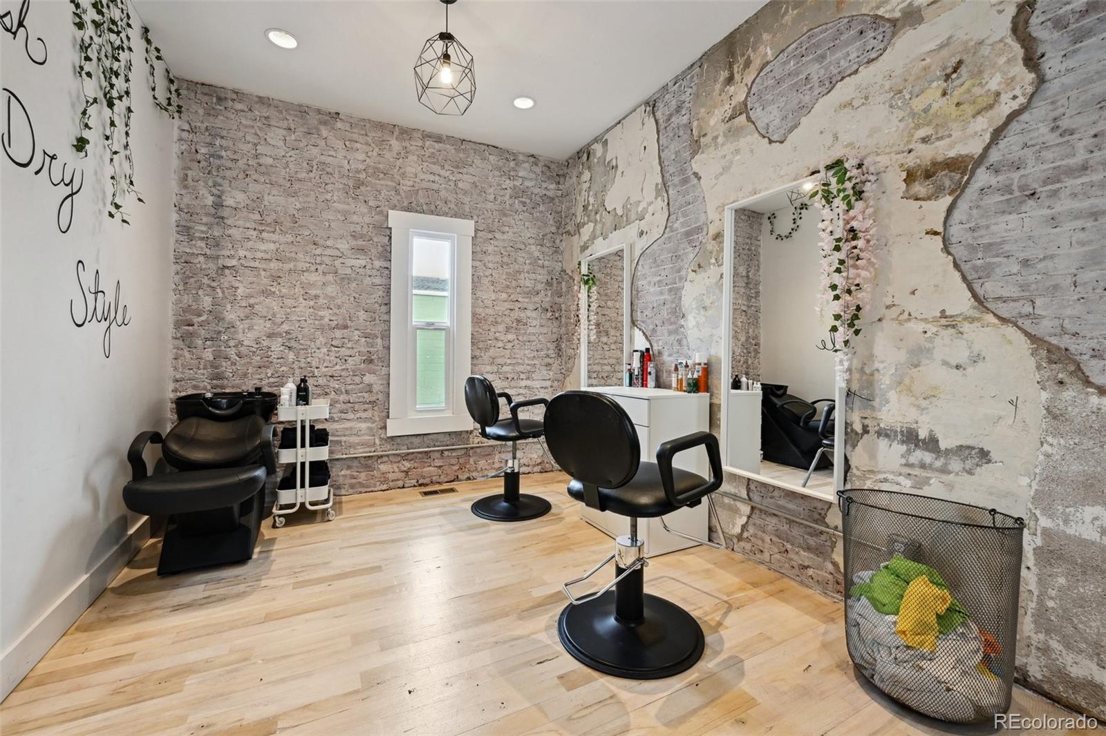 1123-1125 Santa Fe Drive