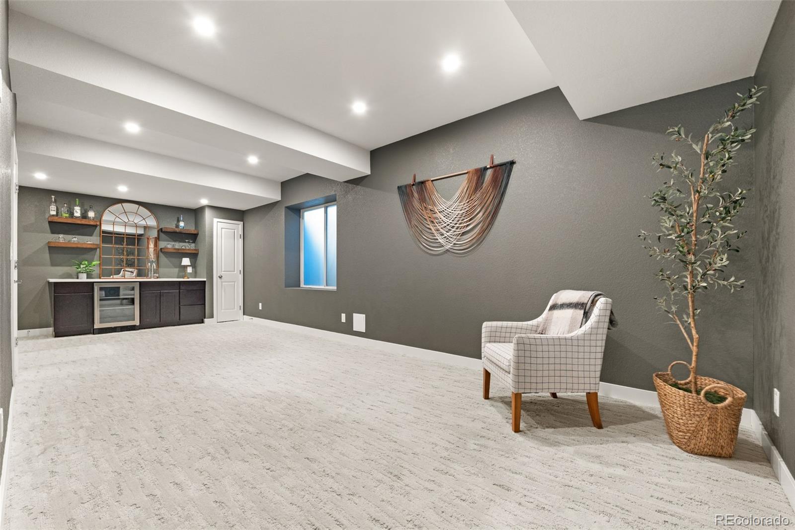 6743 Mariposa Street