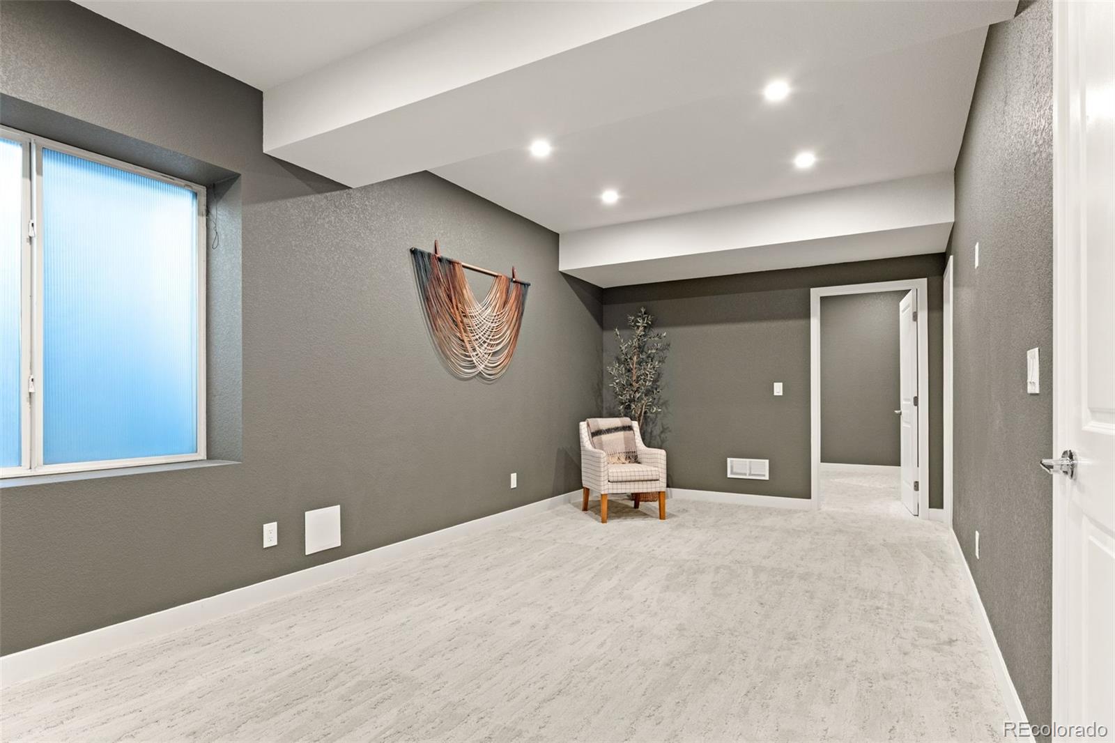 6743 Mariposa Street