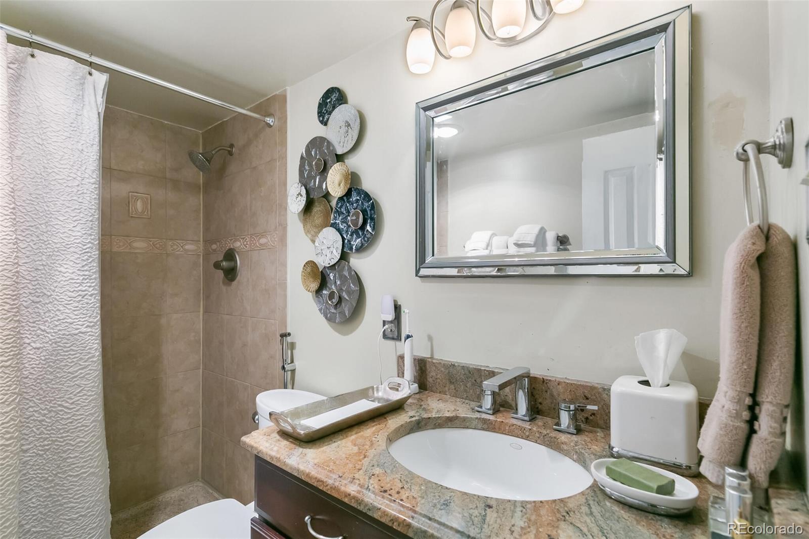 1223 Race Street Unit: 401