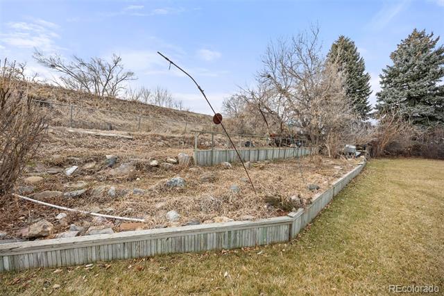8037 Iris Court