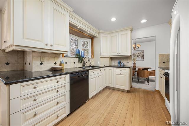 8037 Iris Court
