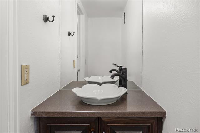 8037 Iris Court