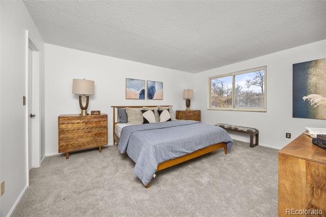 8037 Iris Court