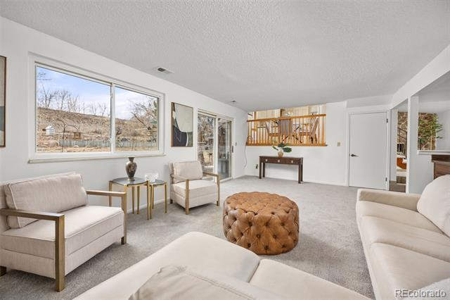 8037 Iris Court