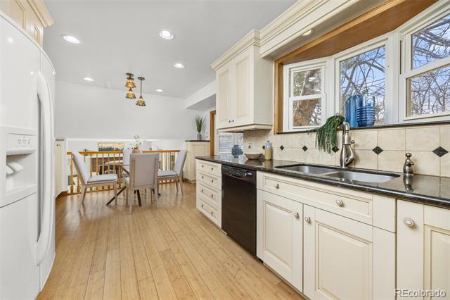 8037 Iris Court