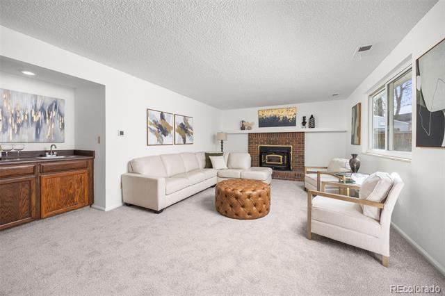 8037 Iris Court