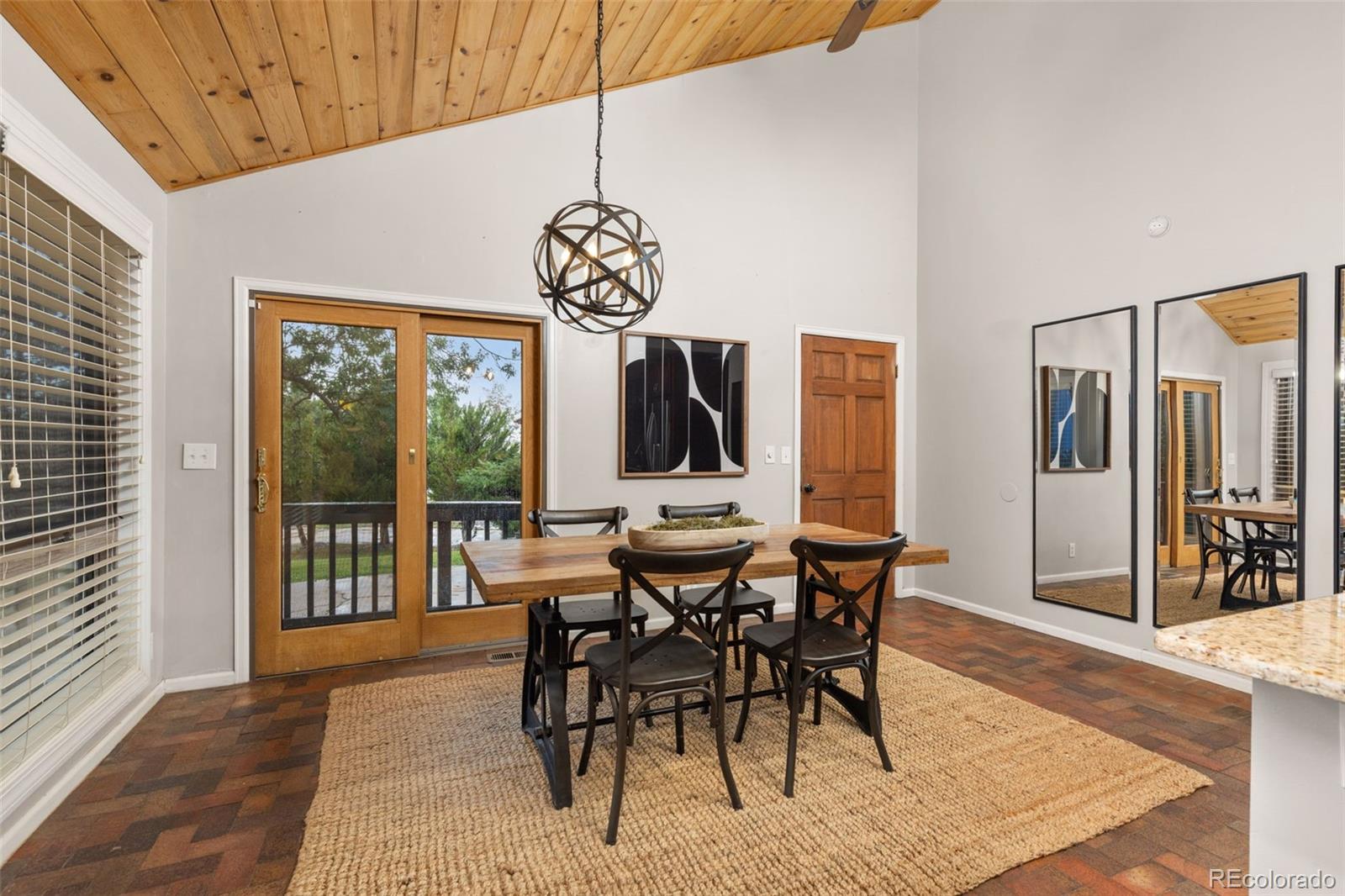 8277 Carriage Lane