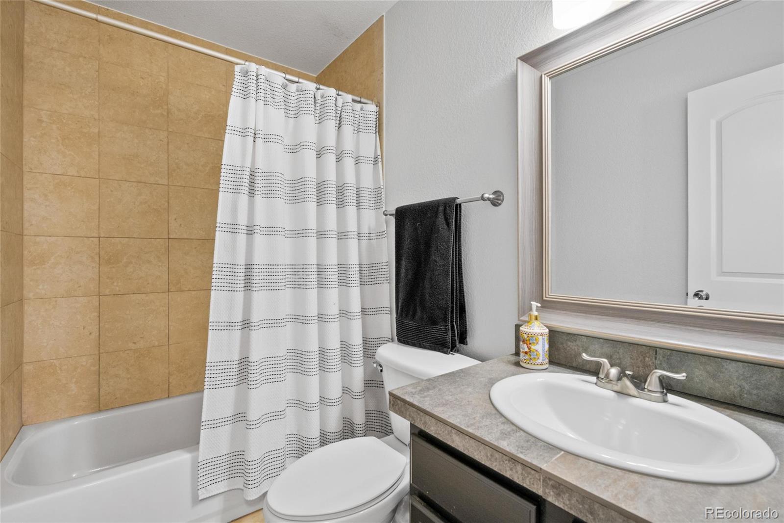 2184 W Warren Avenue