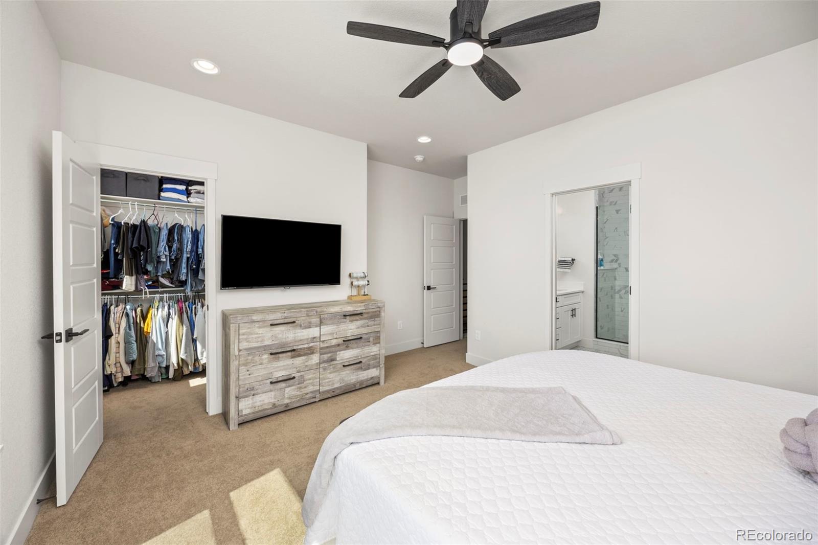 2734 W 167th Place