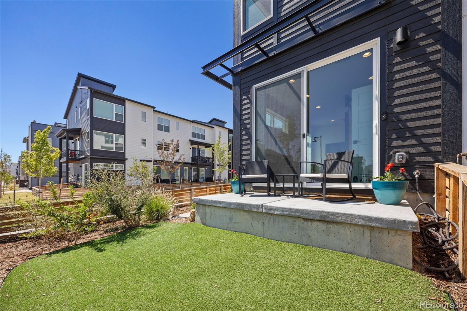 2734 W 167th Place