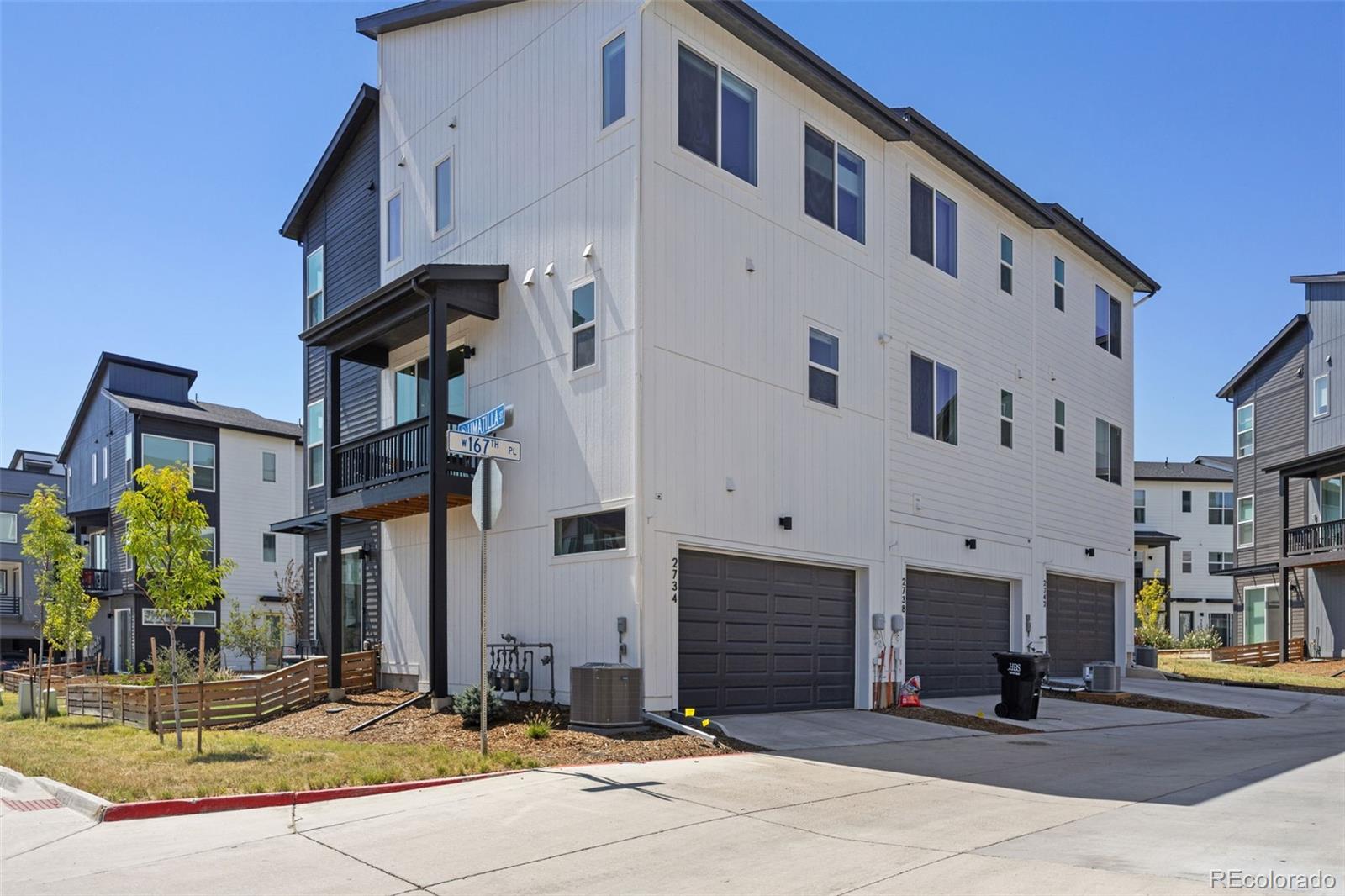 2734 W 167th Place