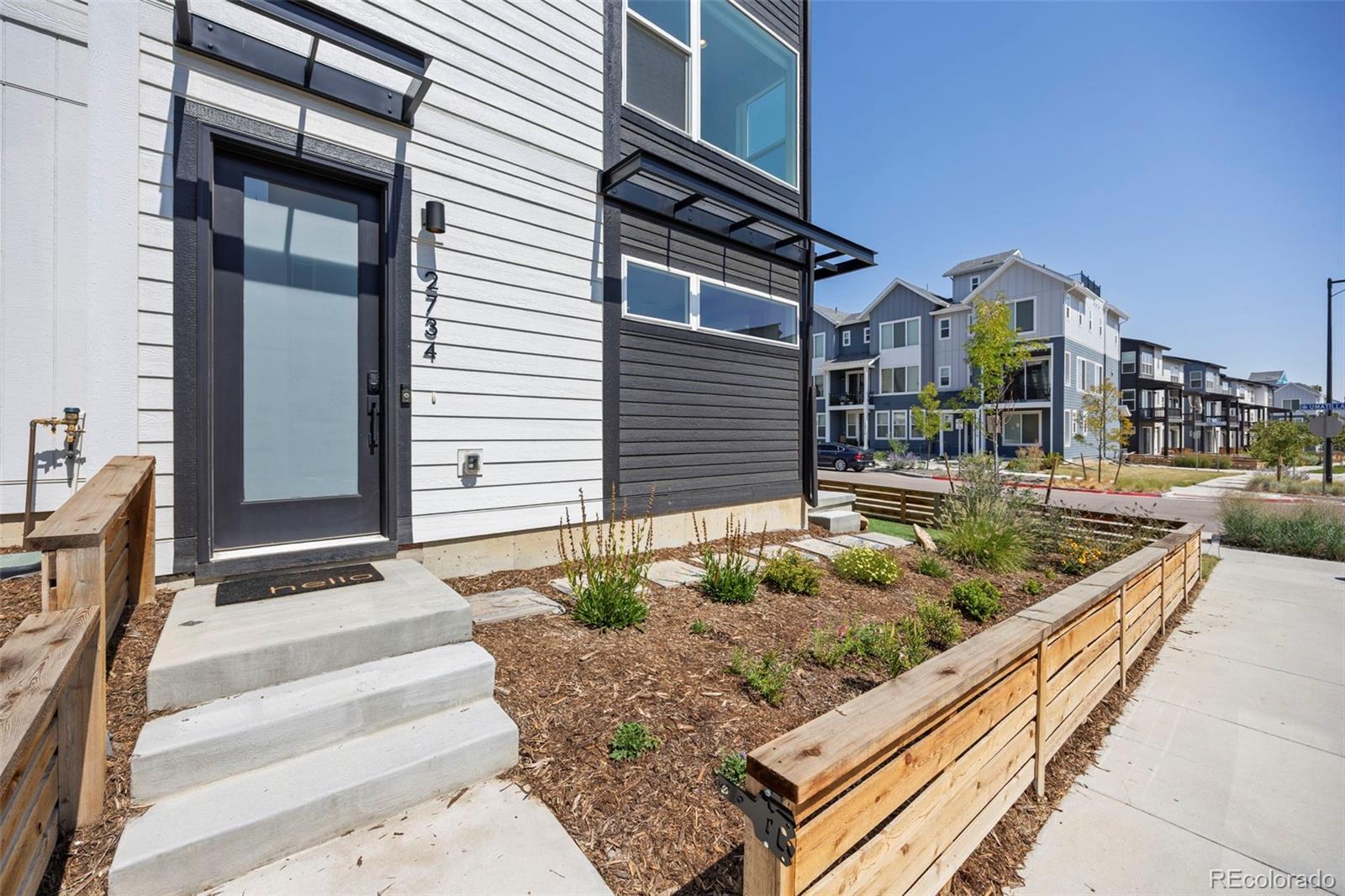 2734 W 167th Place