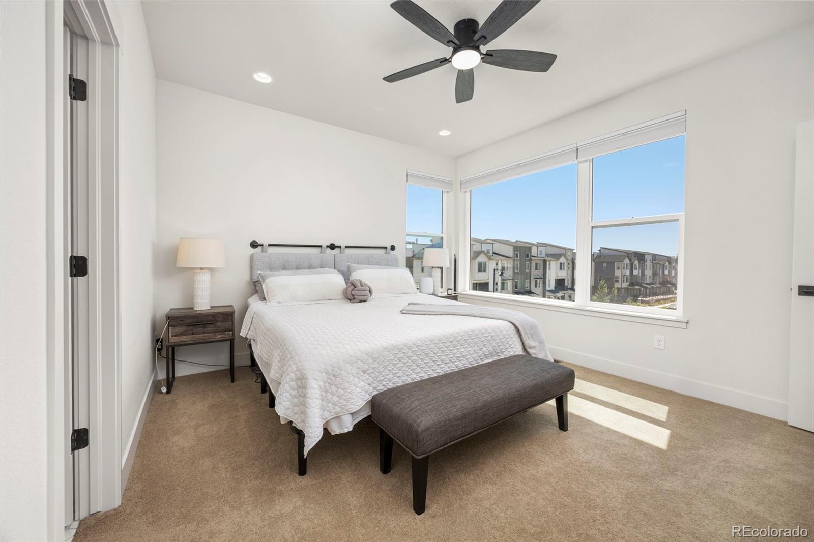2734 W 167th Place