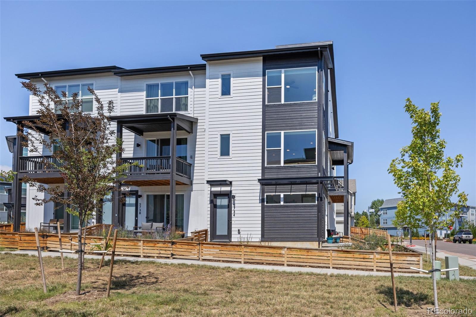 2734 W 167th Place