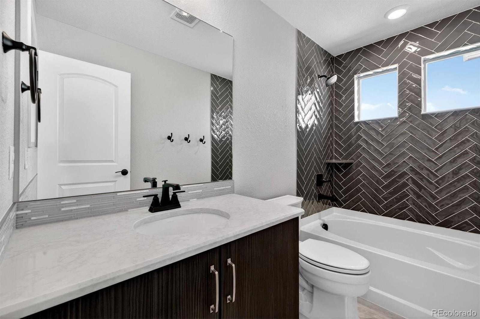 4504 N Picadilly Court