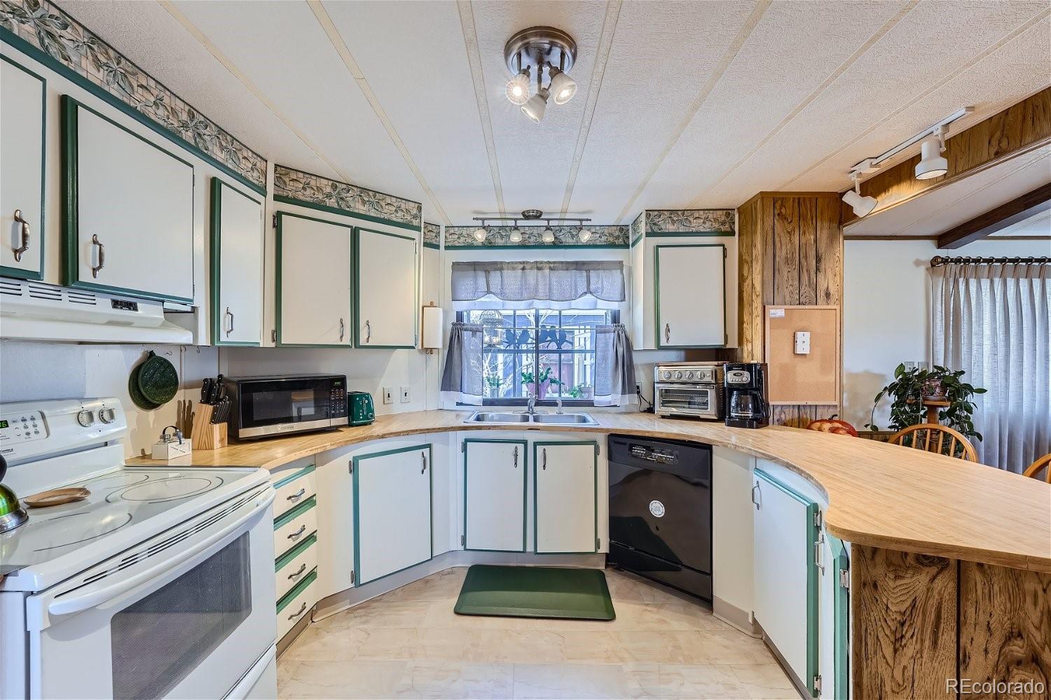 809 Dove Cove