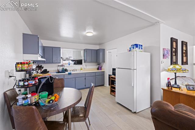 1112 W Mesa Avenue 1114