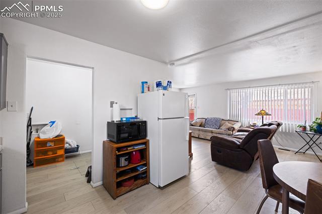 1112 W Mesa Avenue 1114