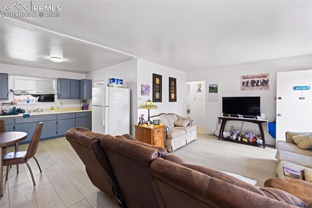 1112 W Mesa Avenue 1114