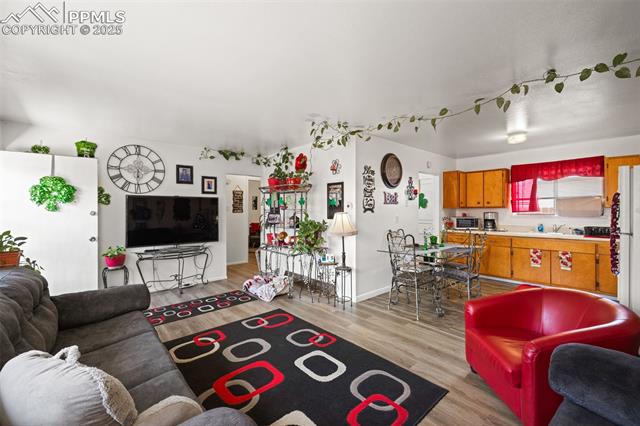 1112 W Mesa Avenue 1114
