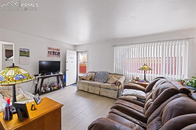 1112 W Mesa Avenue 1114